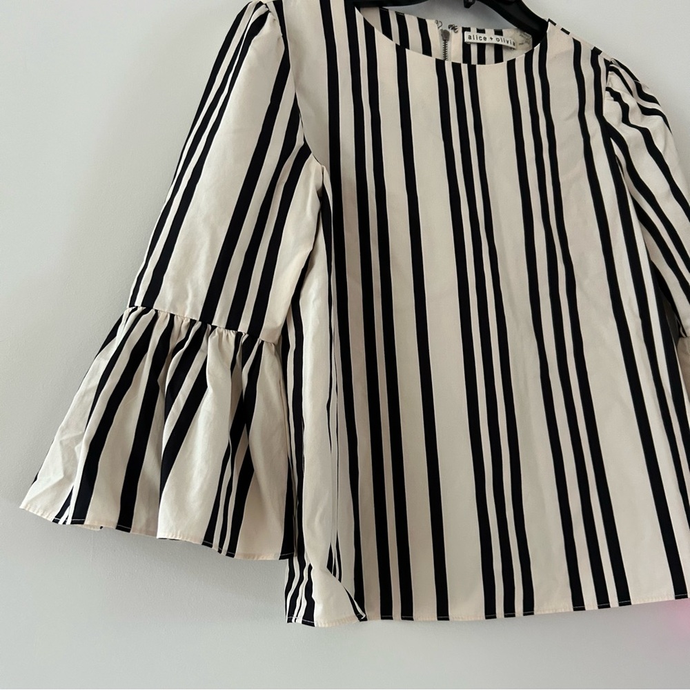 Alice and Olivia Bernice Stripe Ruffled Sleeve Top Size XS - Picture 6 of 9